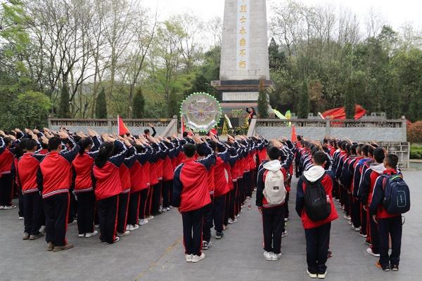 内蒙古宁城县总工会开展新就业形态劳动者温暖慰问活动